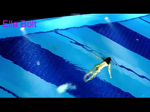 ❤️ म हेर्न रोक्न सक्दिन, जवान गोरा ELLA BOLT रिसोर्ट पूलमा नग्न पौडी खेल्दै समातियो ❌ हामीलाई % ne.vegasservice.ru% ❌️